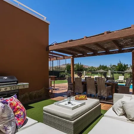Βίλα Las Cascadas Expansive And Garden *
